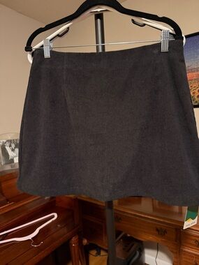 HALARA Black Corduroy A-Line Mini Skort